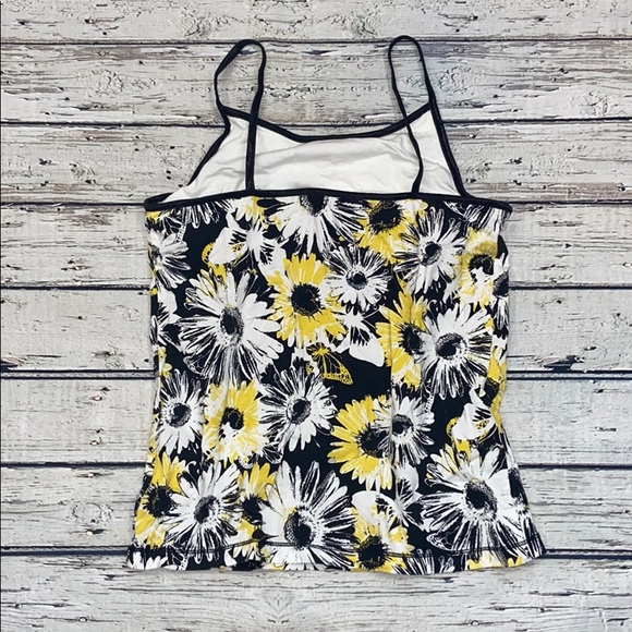 🌵3/$20• Flower Printed Tank Top with Built in Bra - Picture 2 of 4